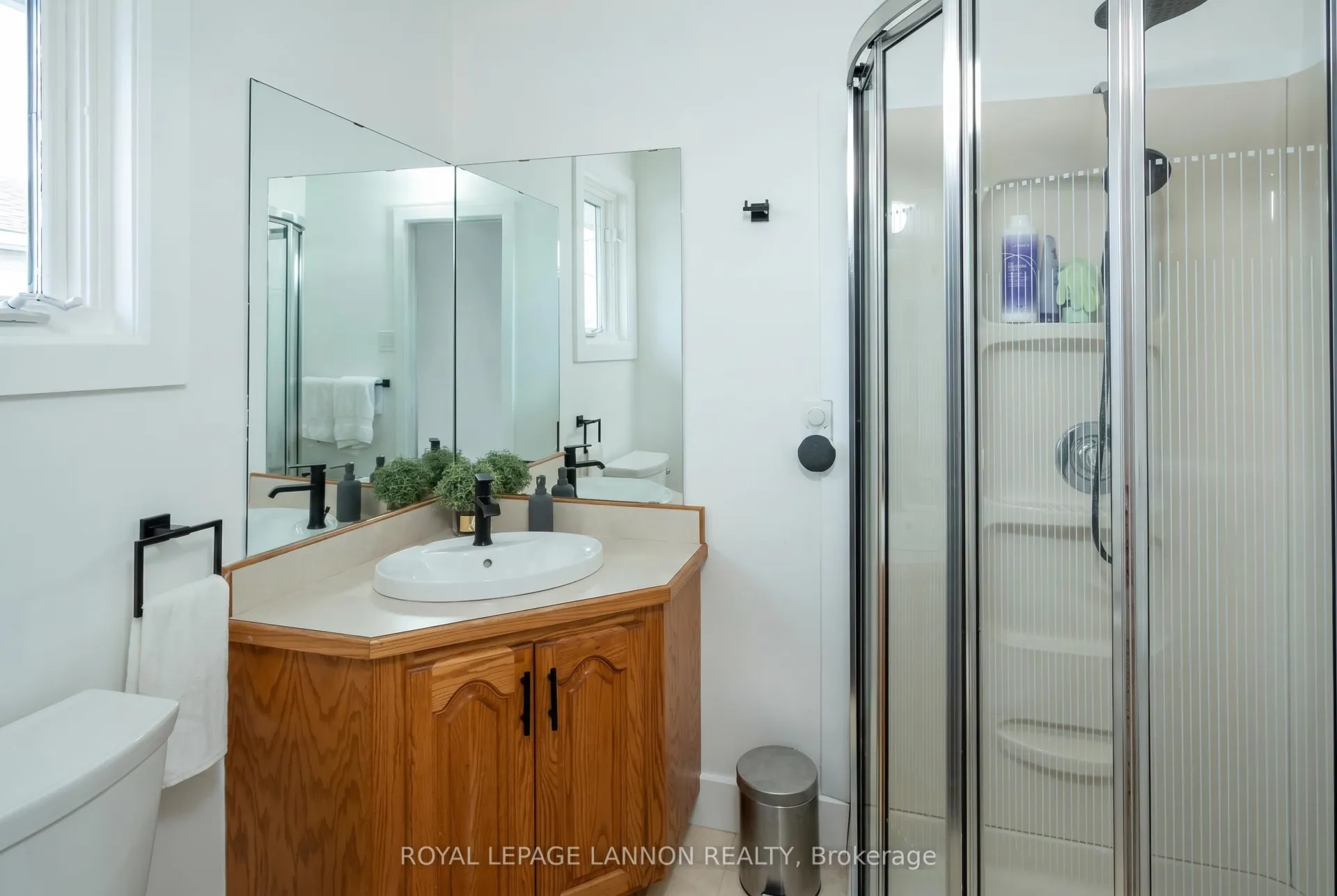 Photo 27 of 148 Nottingham Crescent, Thunder Bay, John Street North — HOMEH