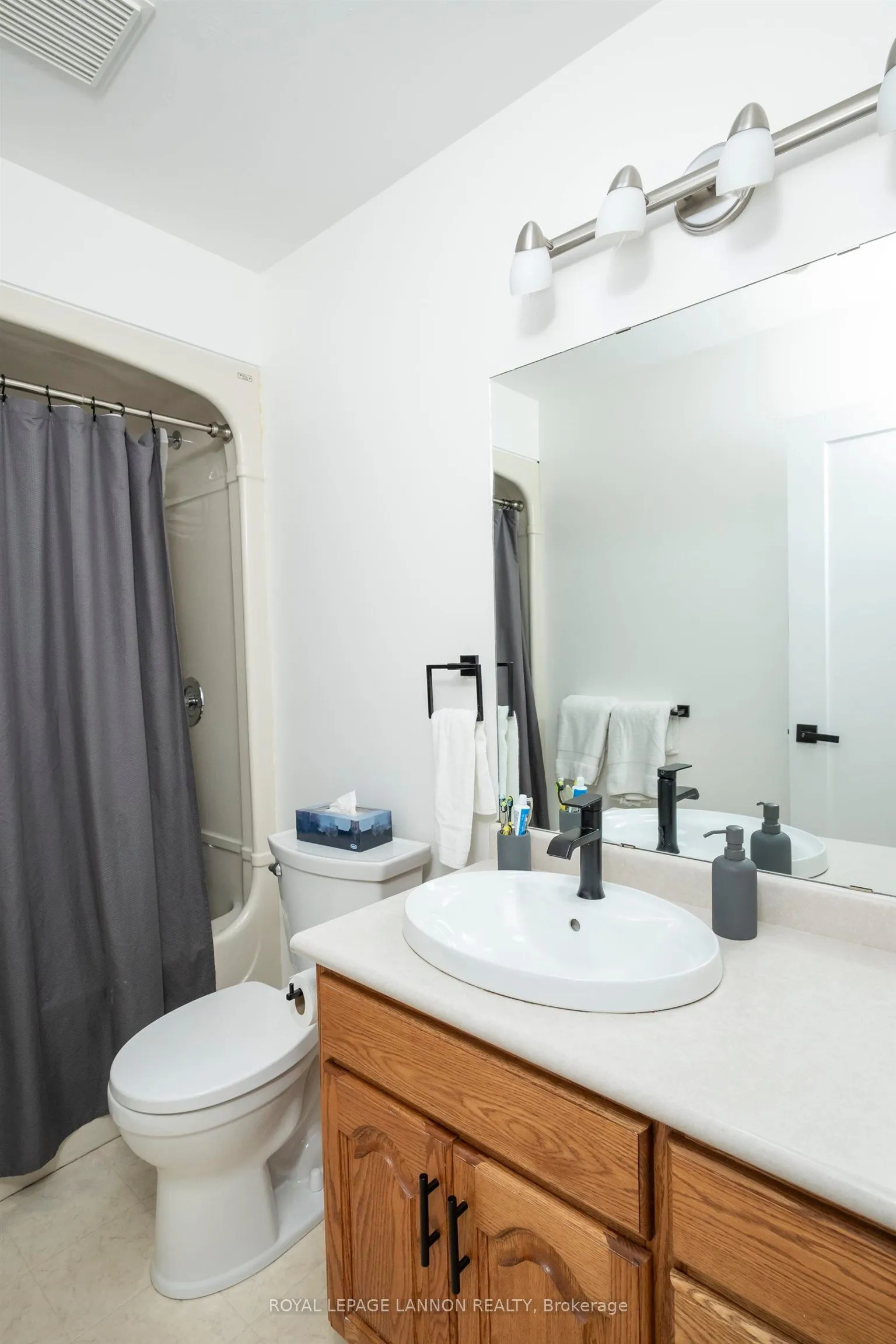 Photo 29 of 148 Nottingham Crescent, Thunder Bay, John Street North — HOMEH