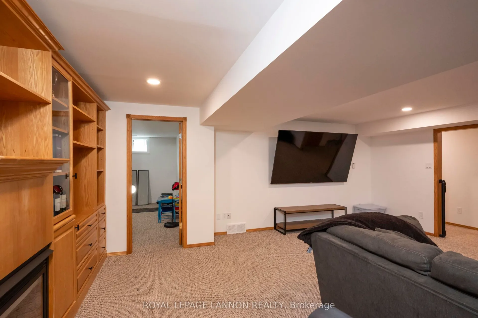 Photo 35 of 148 Nottingham Crescent, Thunder Bay, John Street North — HOMEH