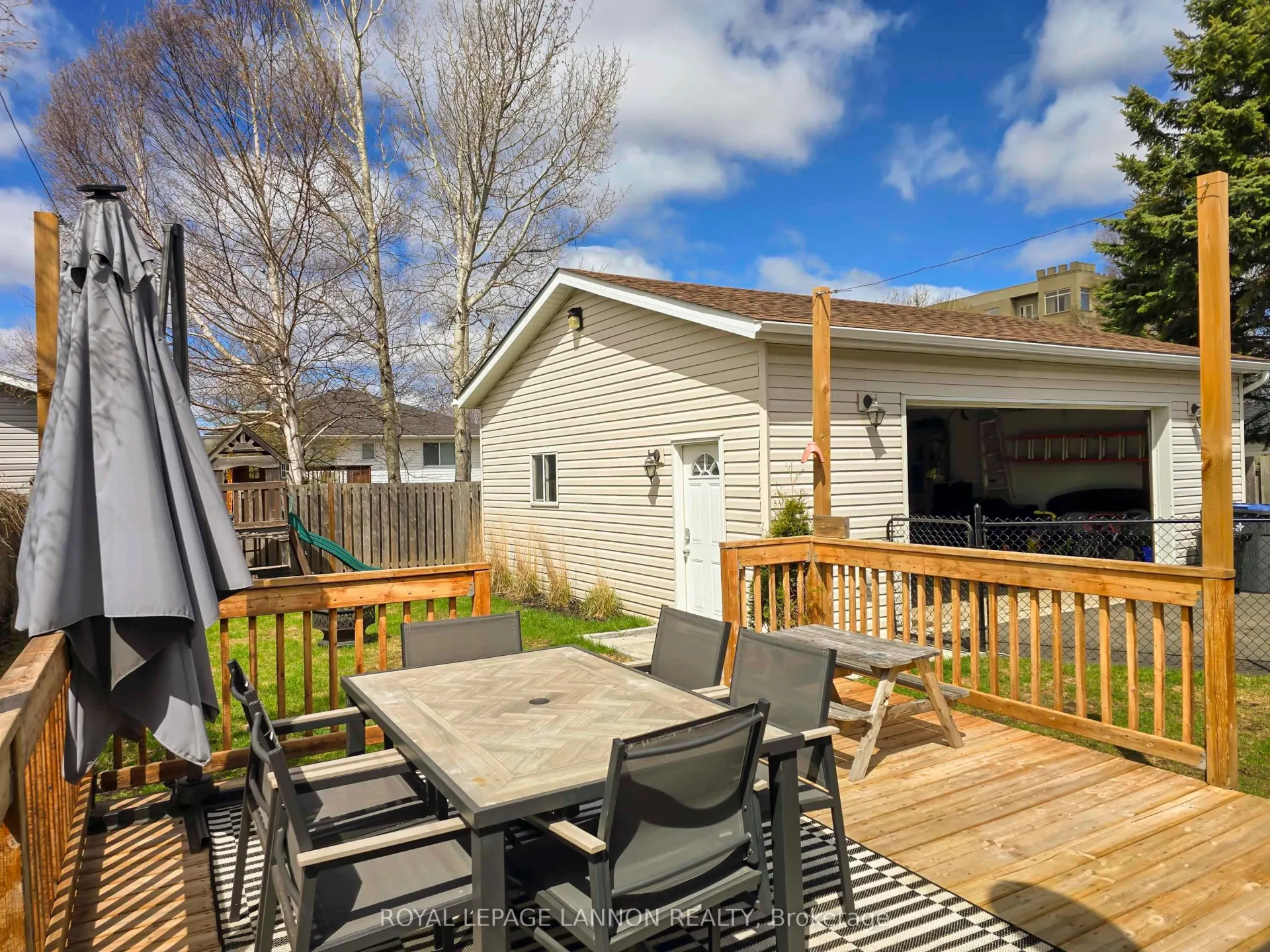 Photo 38 of 148 Nottingham Crescent, Thunder Bay, John Street North — HOMEH