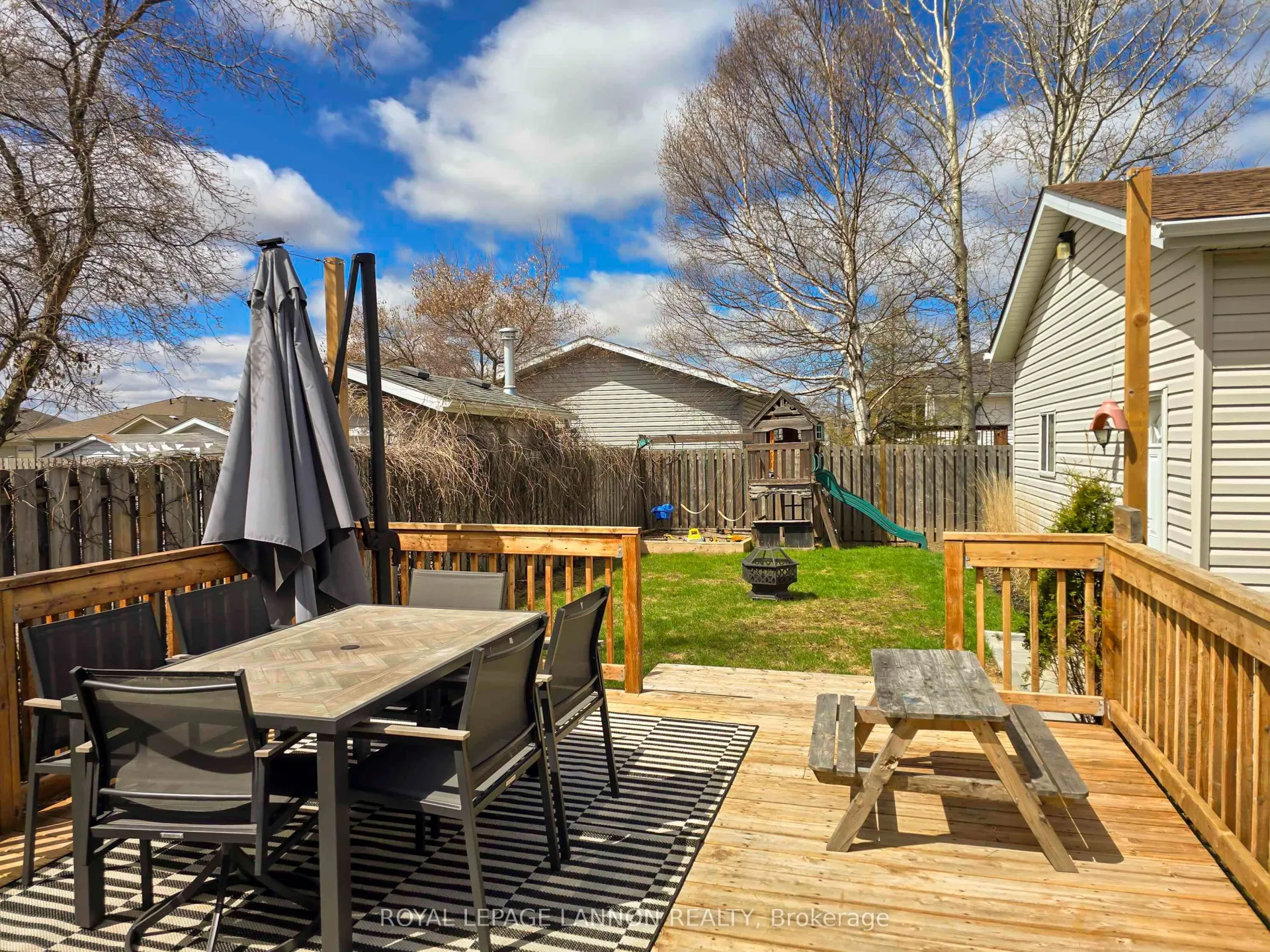 Photo 39 of 148 Nottingham Crescent, Thunder Bay, John Street North — HOMEH