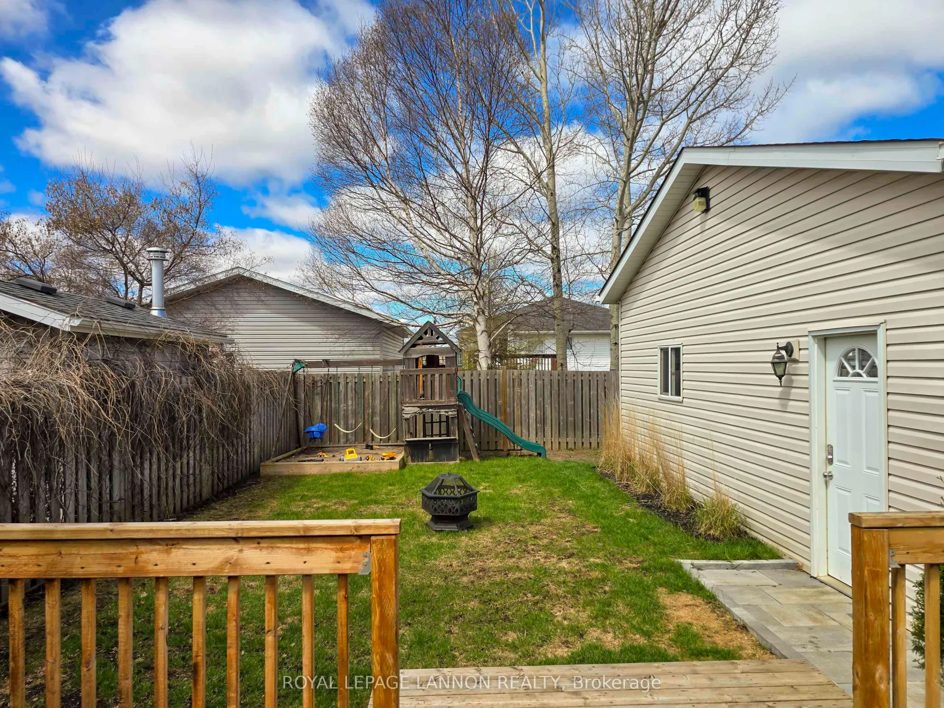 Photo 40 of 148 Nottingham Crescent, Thunder Bay, John Street North — HOMEH