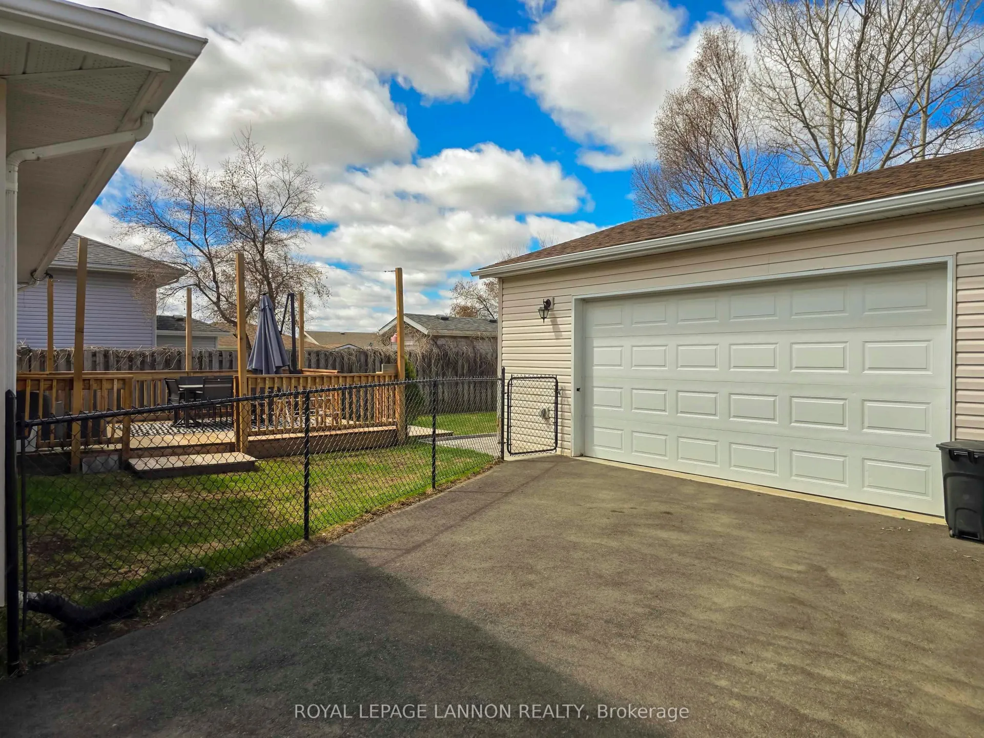 Photo 41 of 148 Nottingham Crescent, Thunder Bay, John Street North — HOMEH