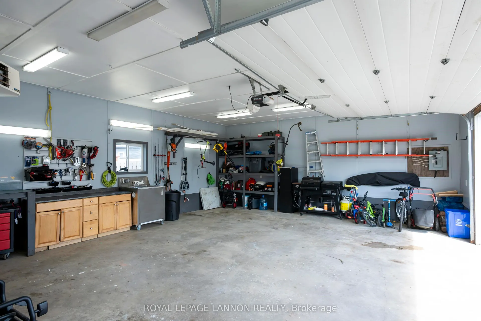 Photo 44 of 148 Nottingham Crescent, Thunder Bay, John Street North — HOMEH