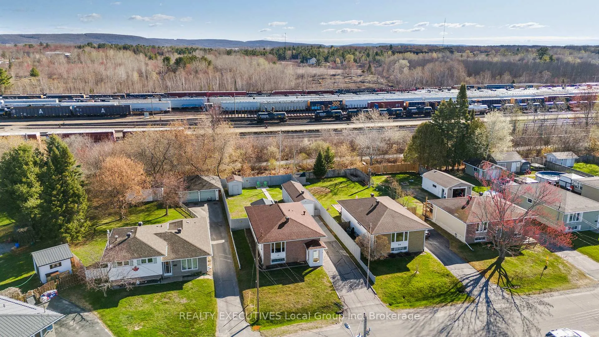 Photo 3 of 18 Van Horne Crescent, North Bay, Ferris — HOMEH