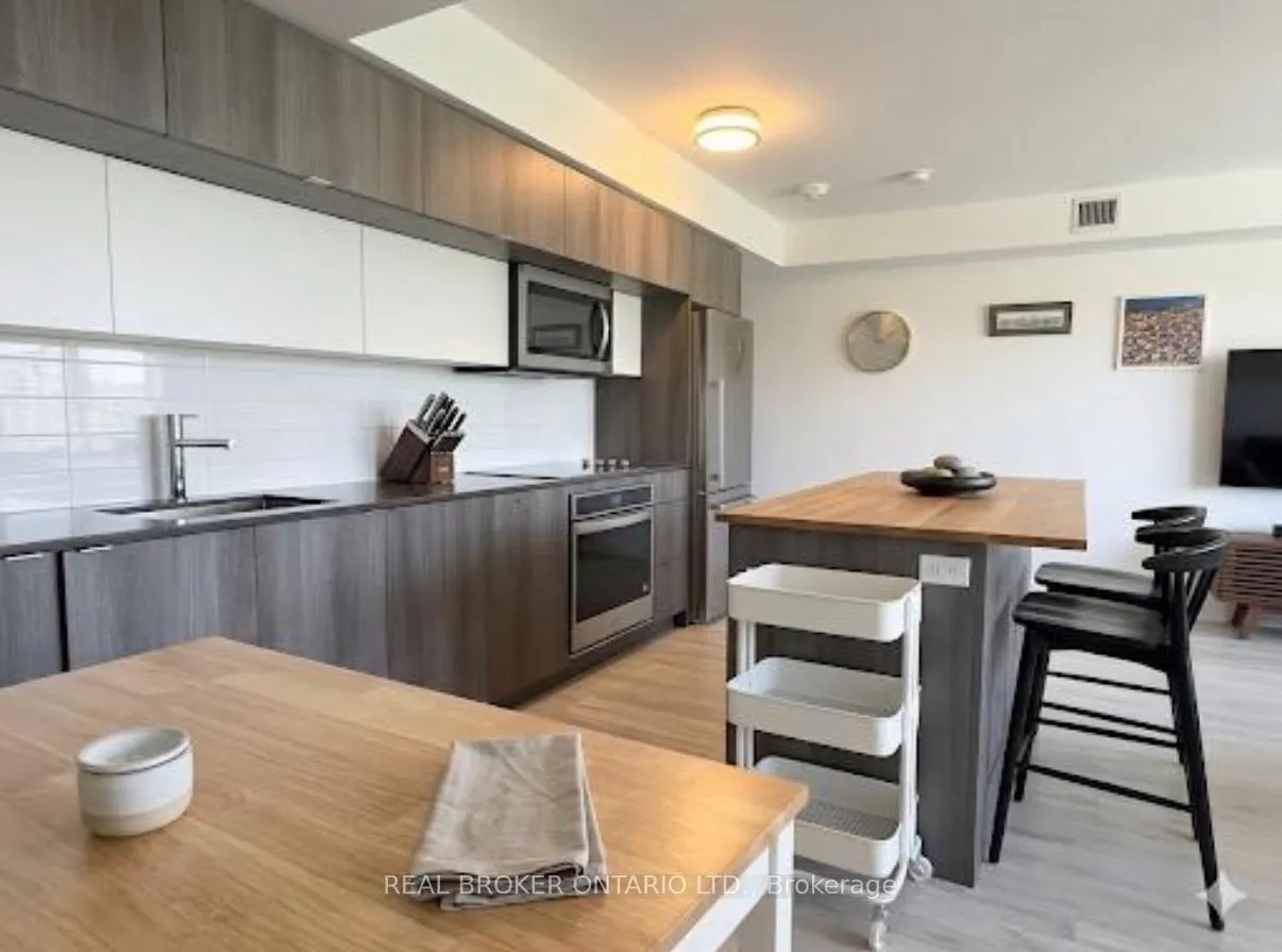 Photo 3 of Unit 602, 575 Bloor Street E, Toronto, North St. James Town — HOMEH