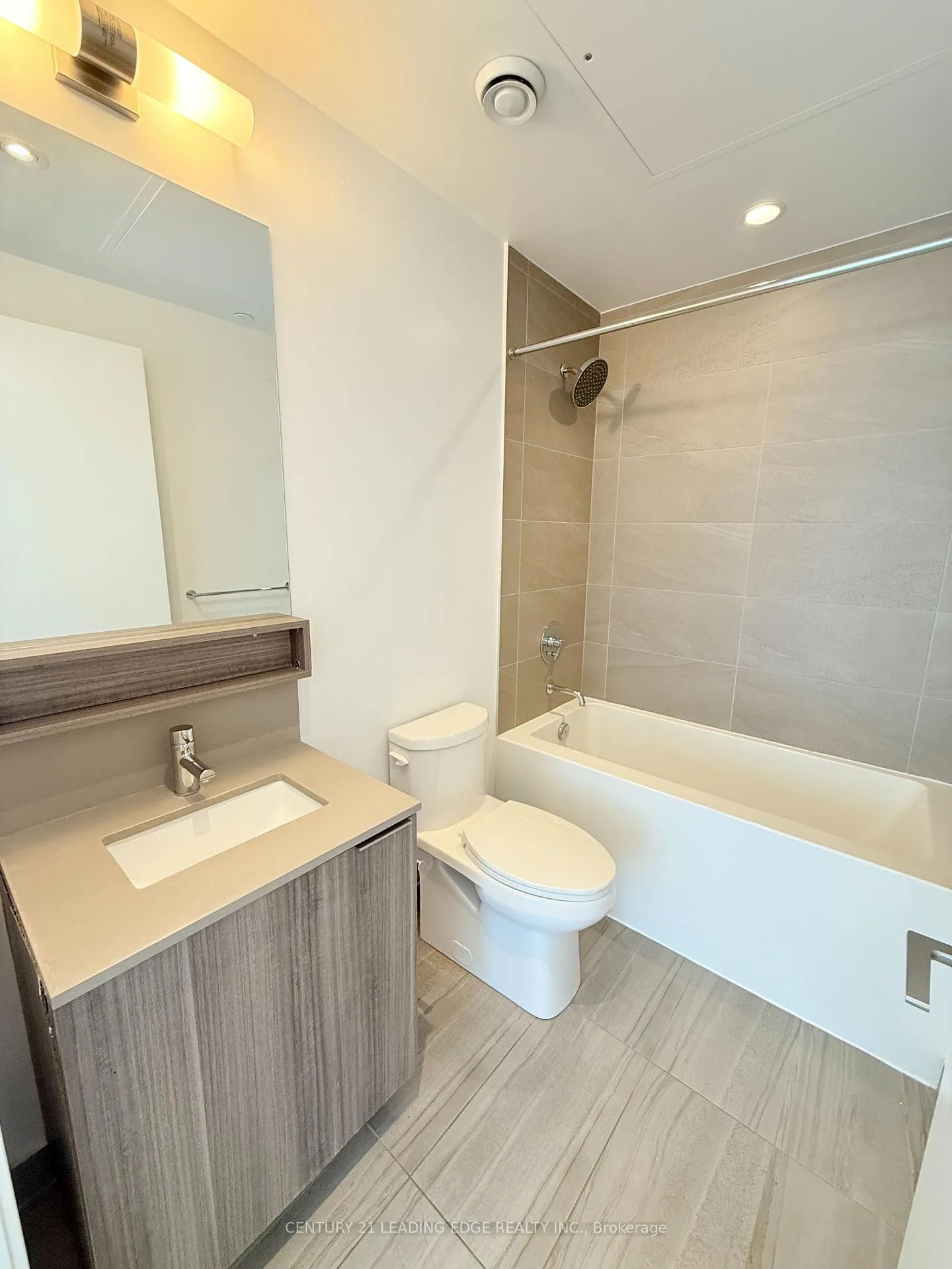Photo 4 of Unit 601, 5 Buttermill Avenue, Vaughan, Concord — HOMEH
