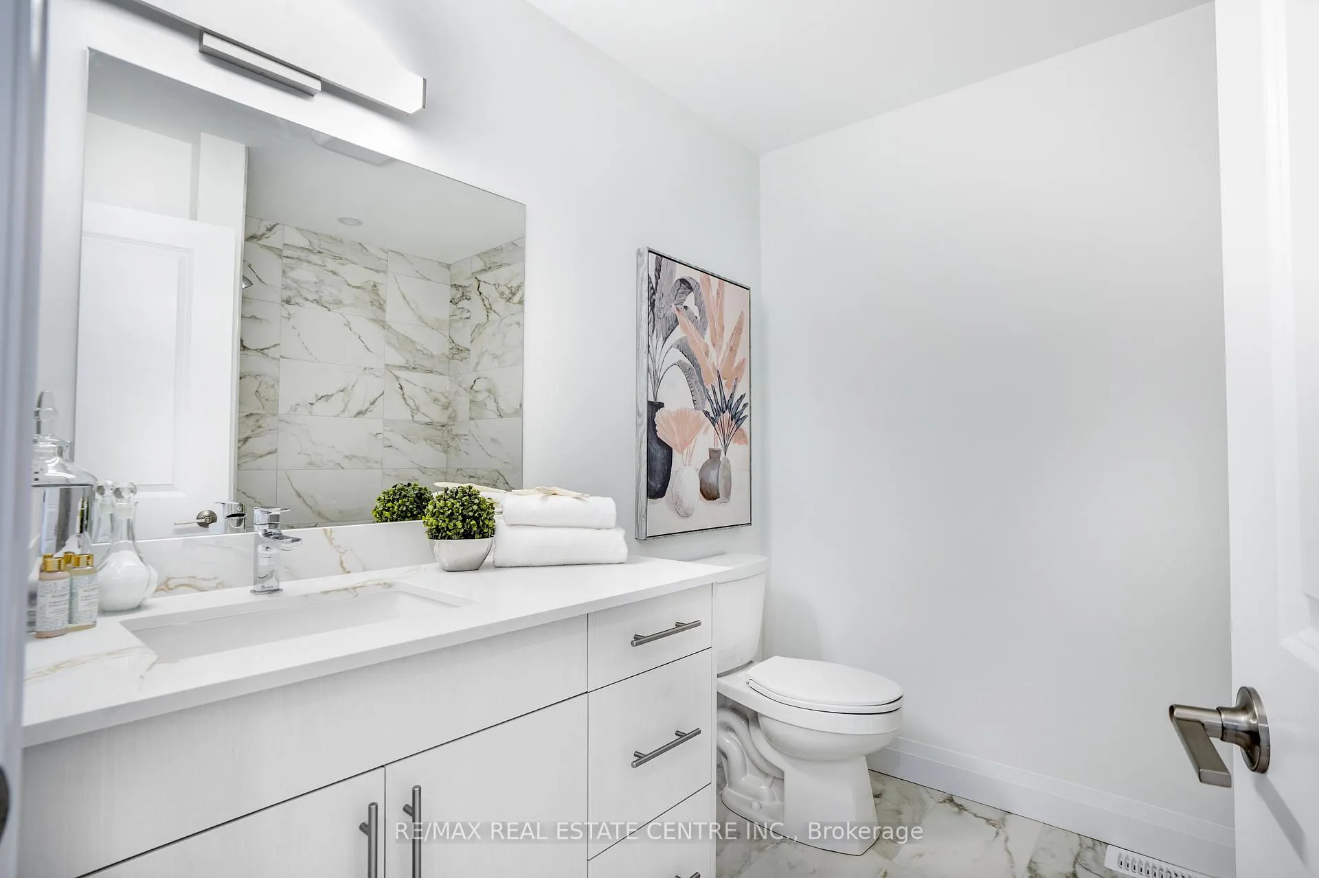 Photo 4 of 2512 Constance Avenue, London, South U — HOMEH