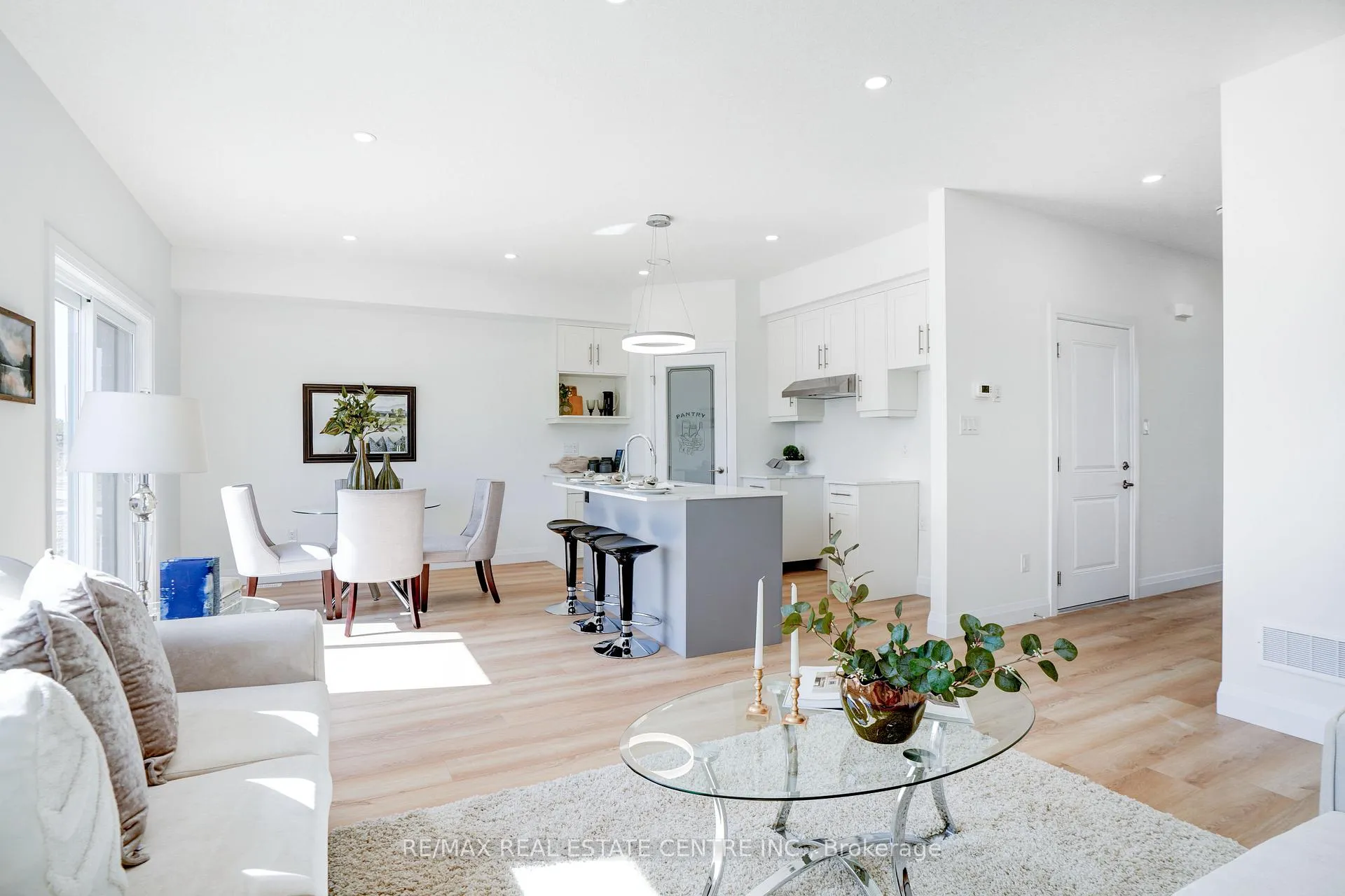 Photo 8 of 2512 Constance Avenue, London, South U — HOMEH