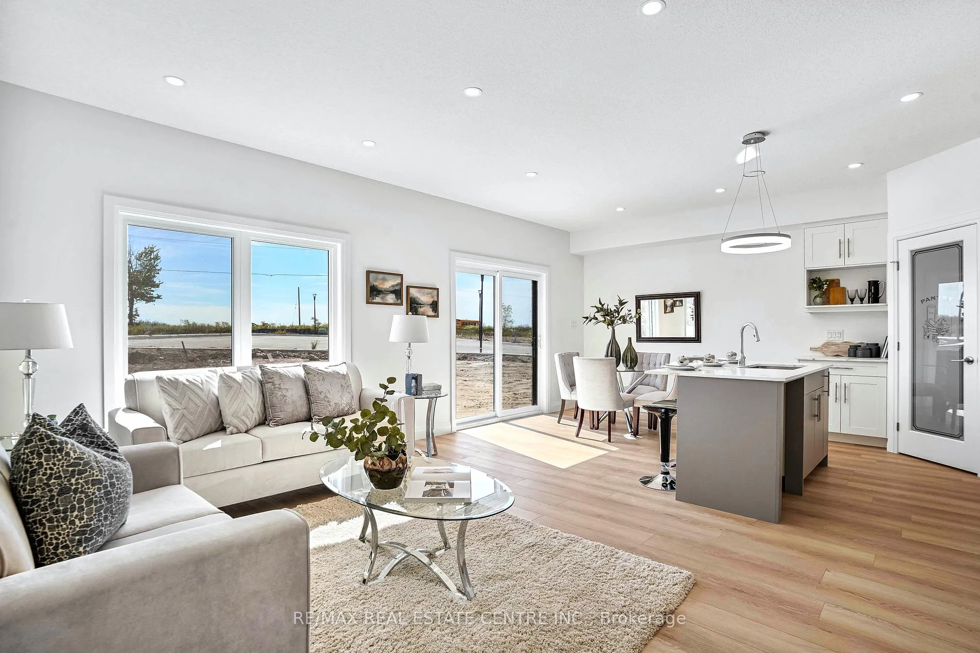 Photo 9 of 2512 Constance Avenue, London, South U — HOMEH