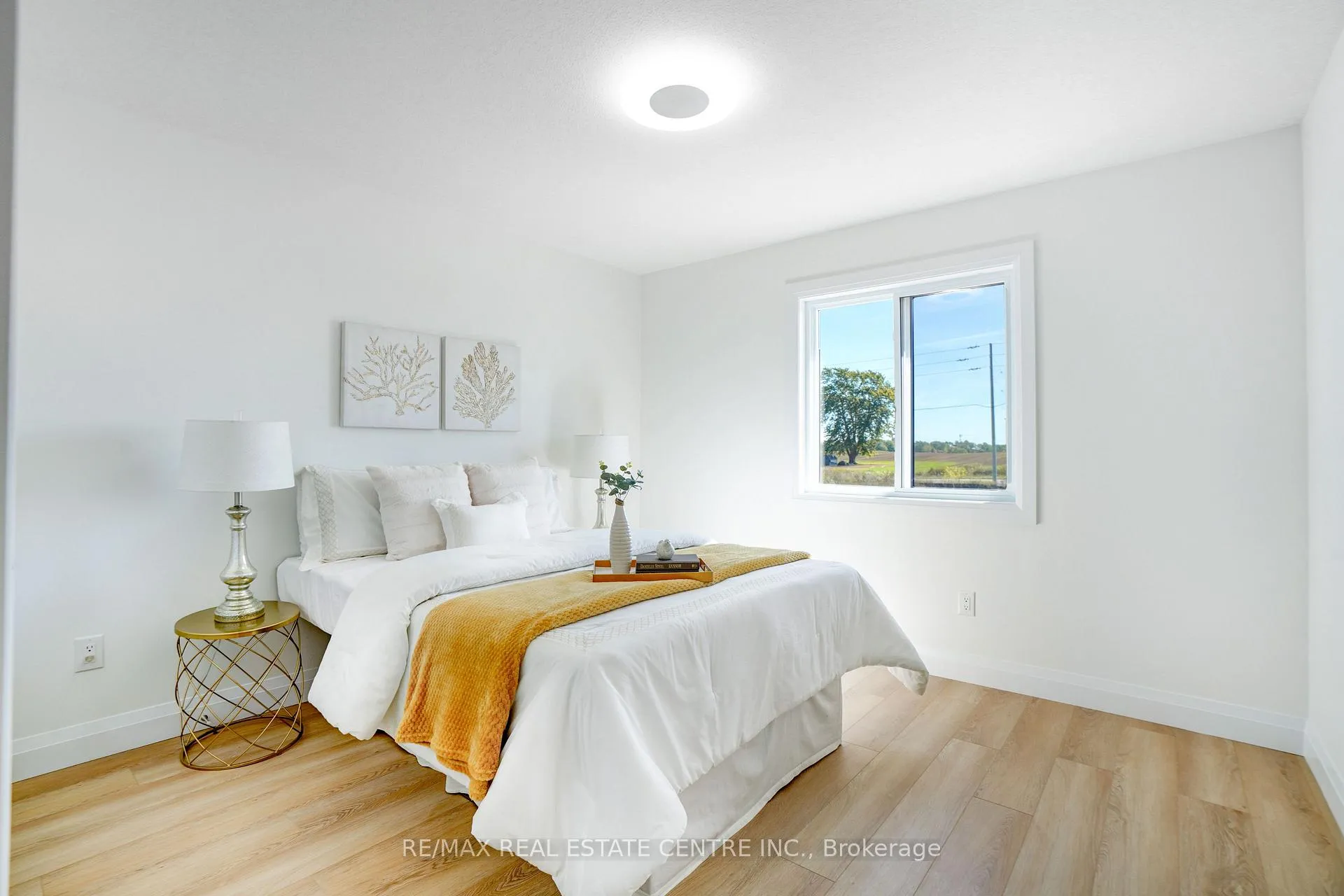 Photo 10 of 2512 Constance Avenue, London, South U — HOMEH