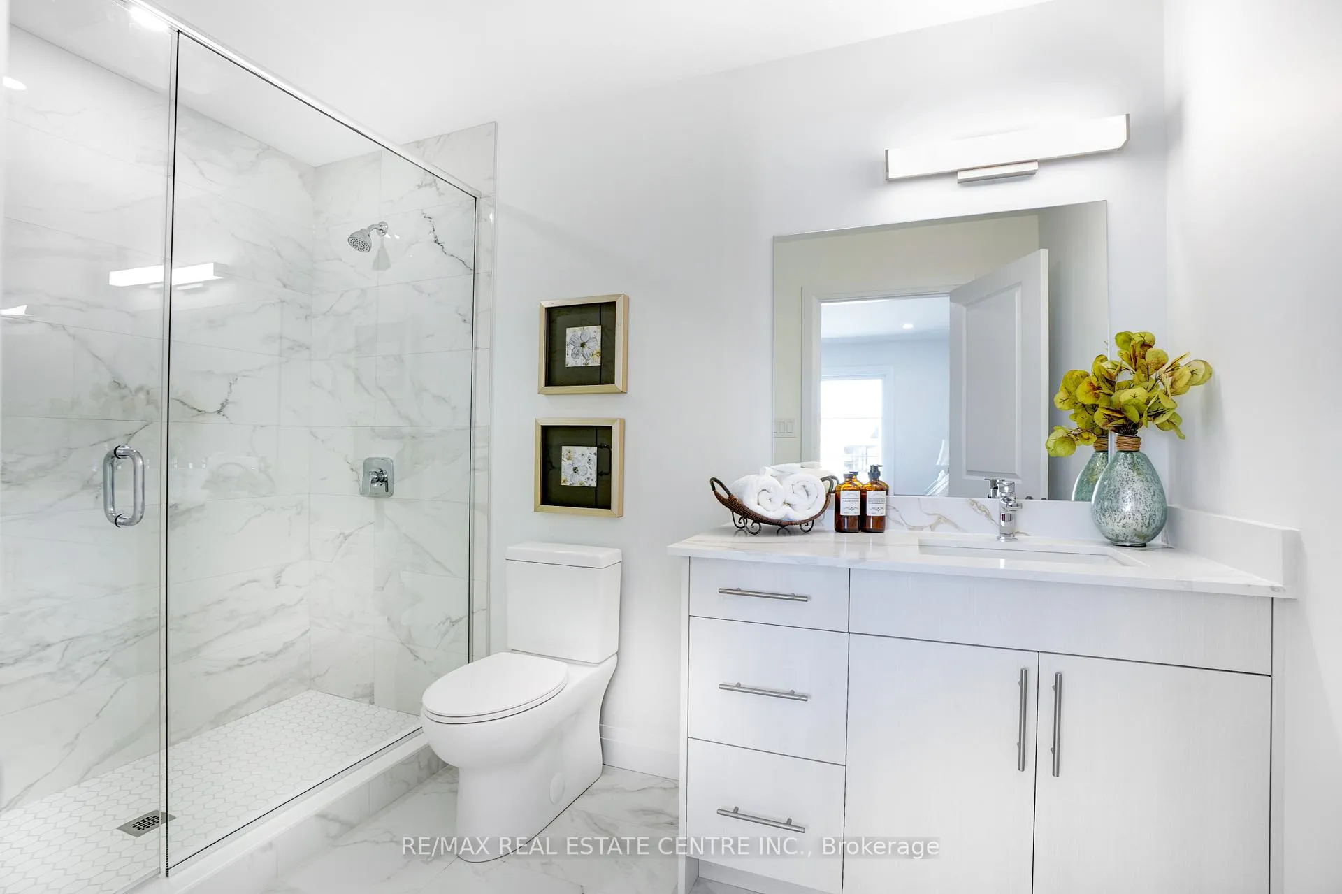 Photo 11 of 2512 Constance Avenue, London, South U — HOMEH