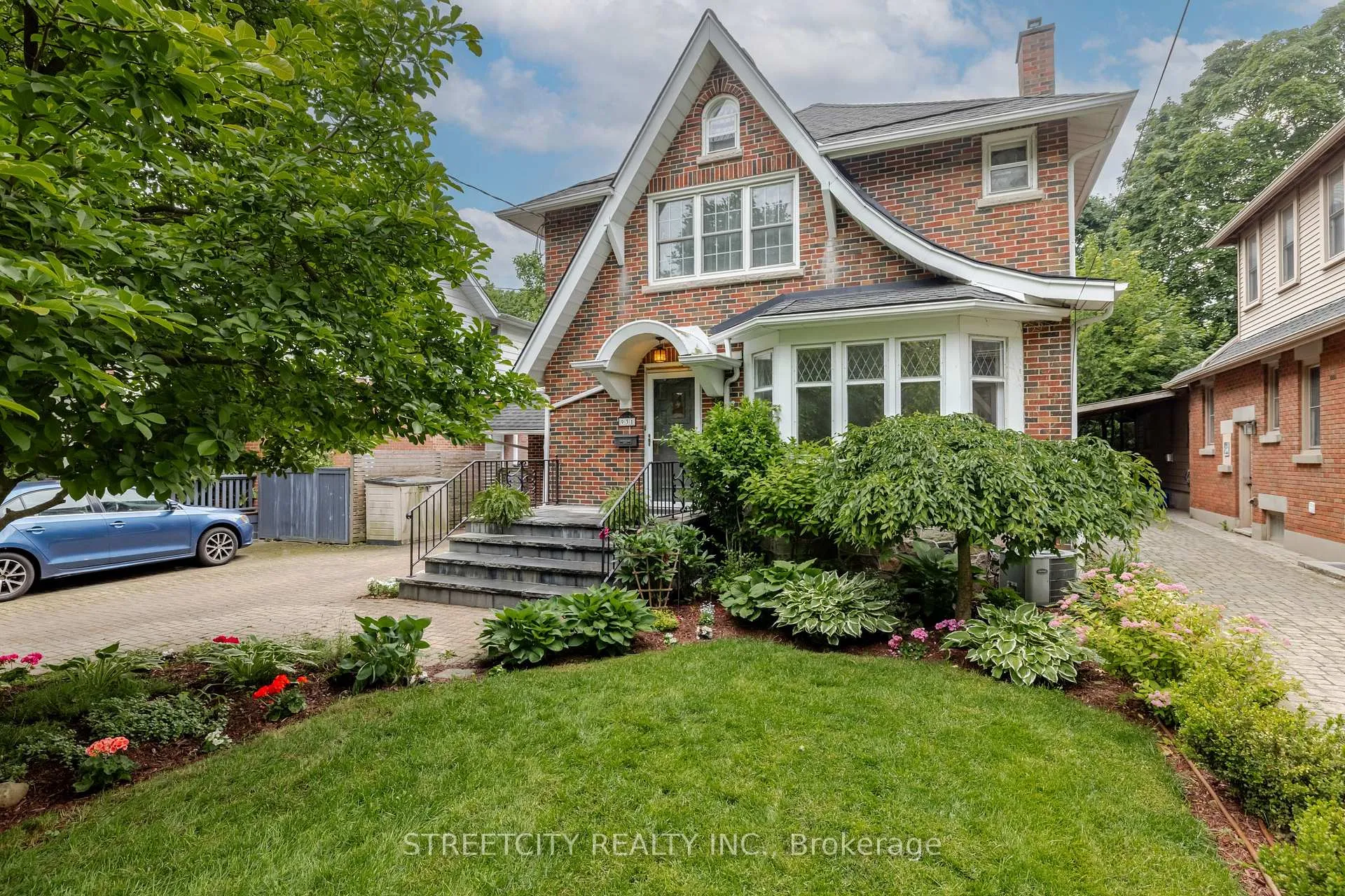 Front of 931 Waterloo Street