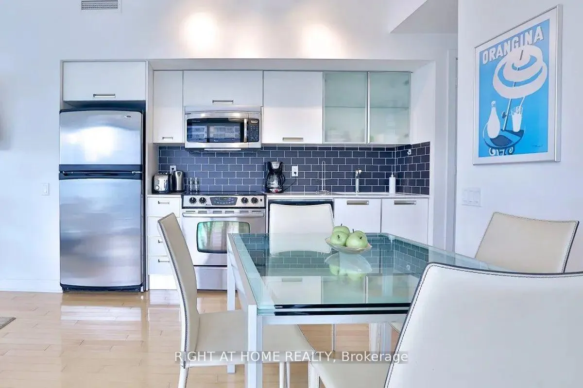 Photo 4 of Unit 1005, 33 Charles Street E, Toronto, Church-Yonge Corridor — HOMEH