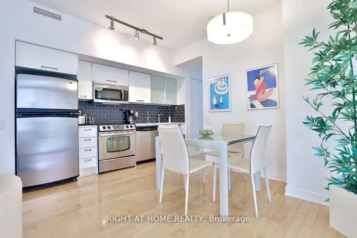 Photo 5 of Unit 1005, 33 Charles Street E, Toronto, Church-Yonge Corridor — HOMEH