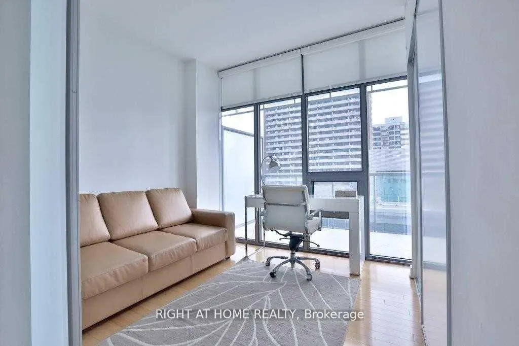 Photo 6 of Unit 1005, 33 Charles Street E, Toronto, Church-Yonge Corridor — HOMEH