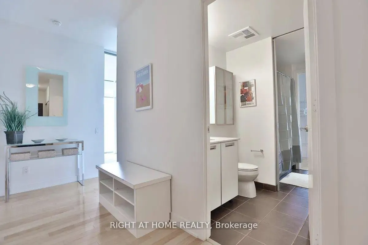 Photo 9 of Unit 1005, 33 Charles Street E, Toronto, Church-Yonge Corridor — HOMEH