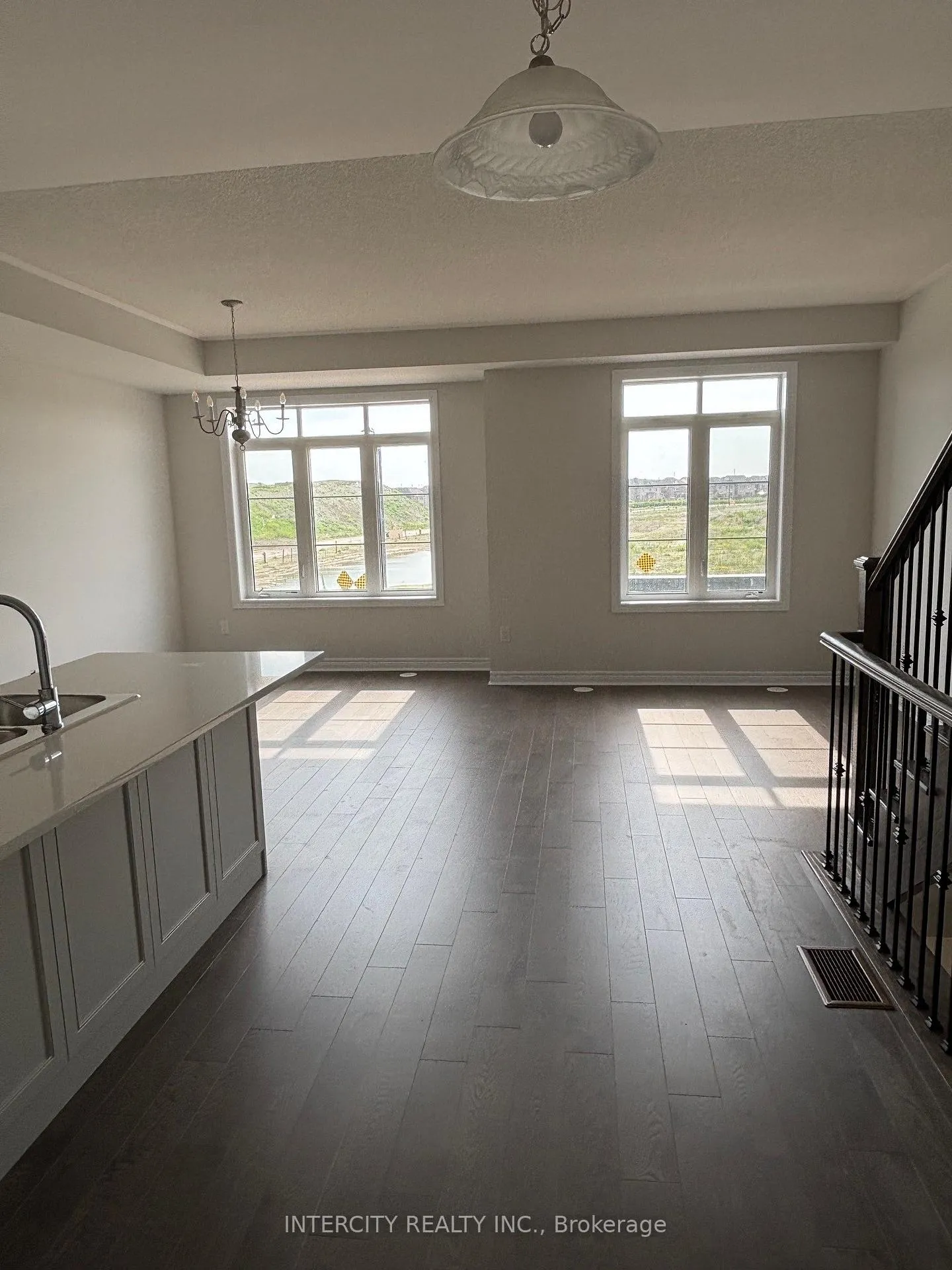 Photo 4 of 339 Inspire Boulevard, Brampton, Sandringham-Wellington North — HOMEH