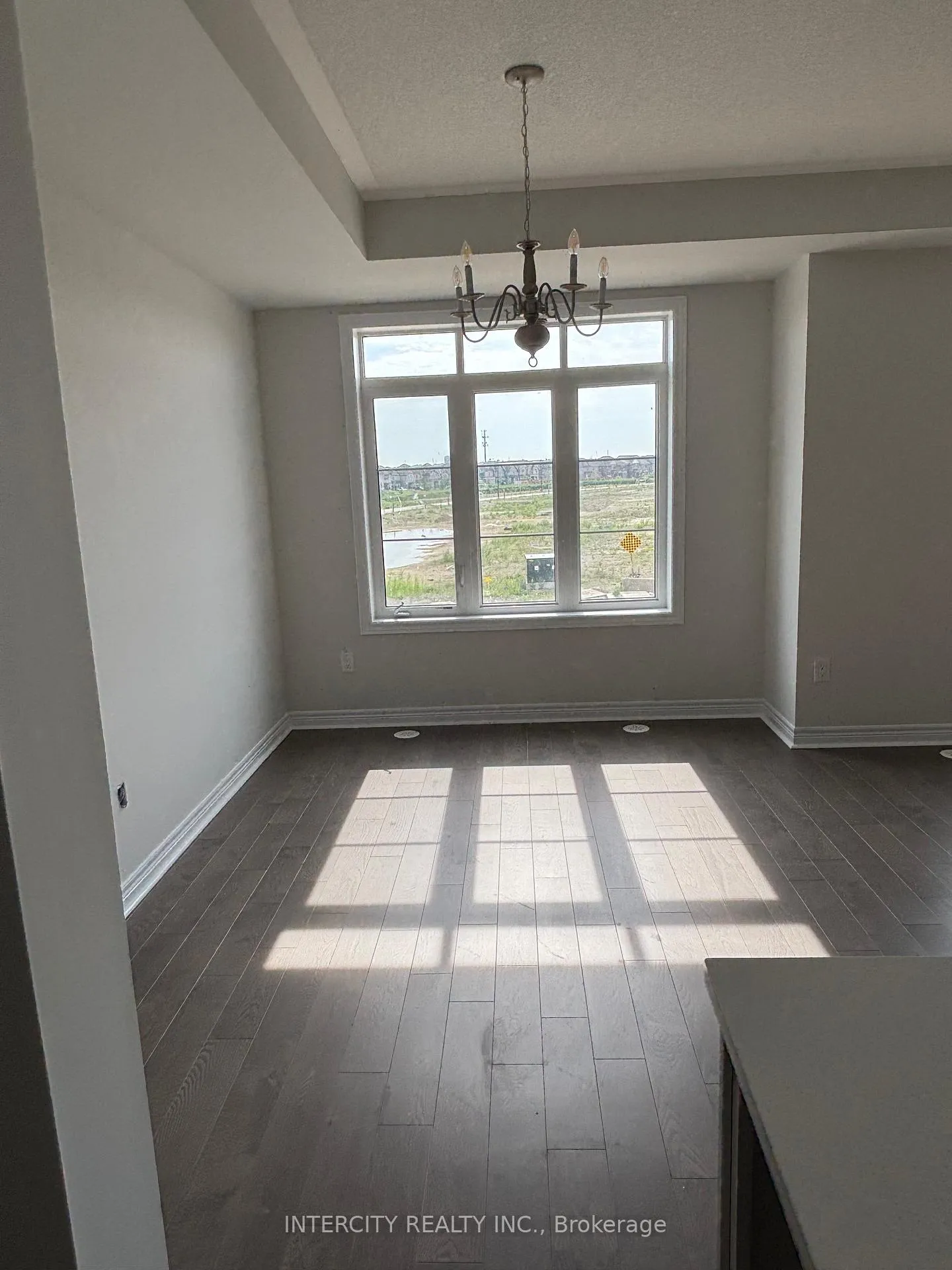 Photo 9 of 339 Inspire Boulevard, Brampton, Sandringham-Wellington North — HOMEH