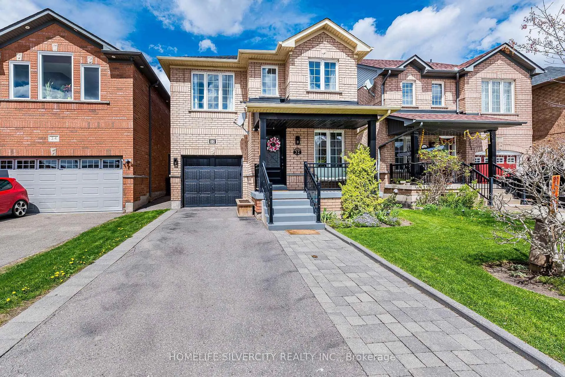 Photo 3 of 32 Continental Road, Brampton, Fletcher's Meadow — HOMEH