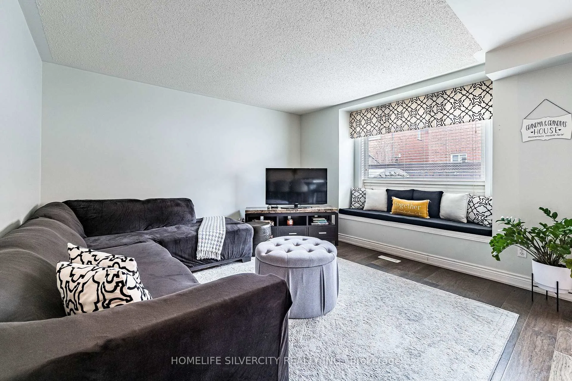 Photo 18 of 32 Continental Road, Brampton, Fletcher's Meadow — HOMEH