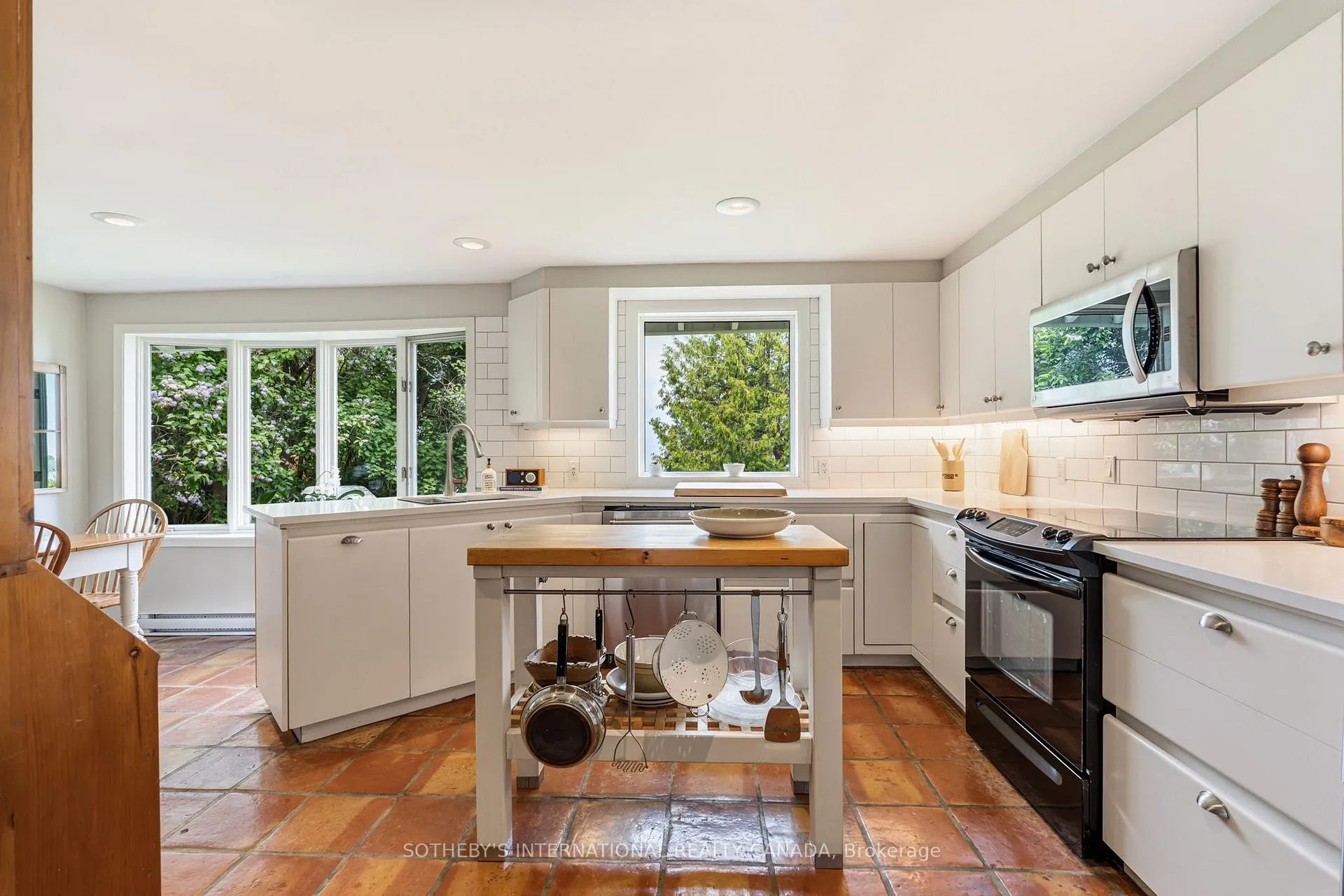 Photo 15 of 30 Hedge Road, Georgina, Sutton & Jackson's Point — HOMEH