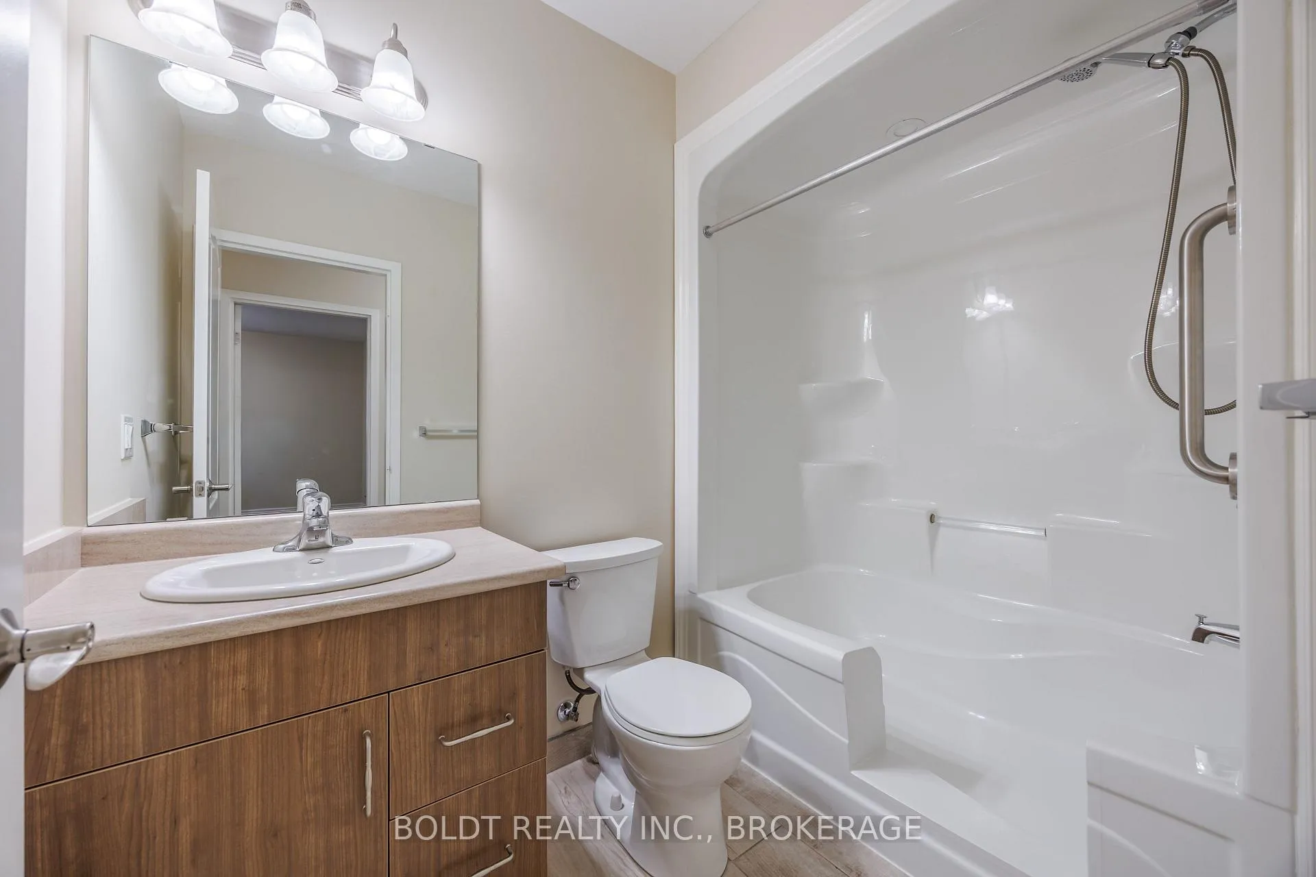 Photo 10 of Unit 407, 5837 Dunn Street, Niagara Falls, Dorchester — HOMEH