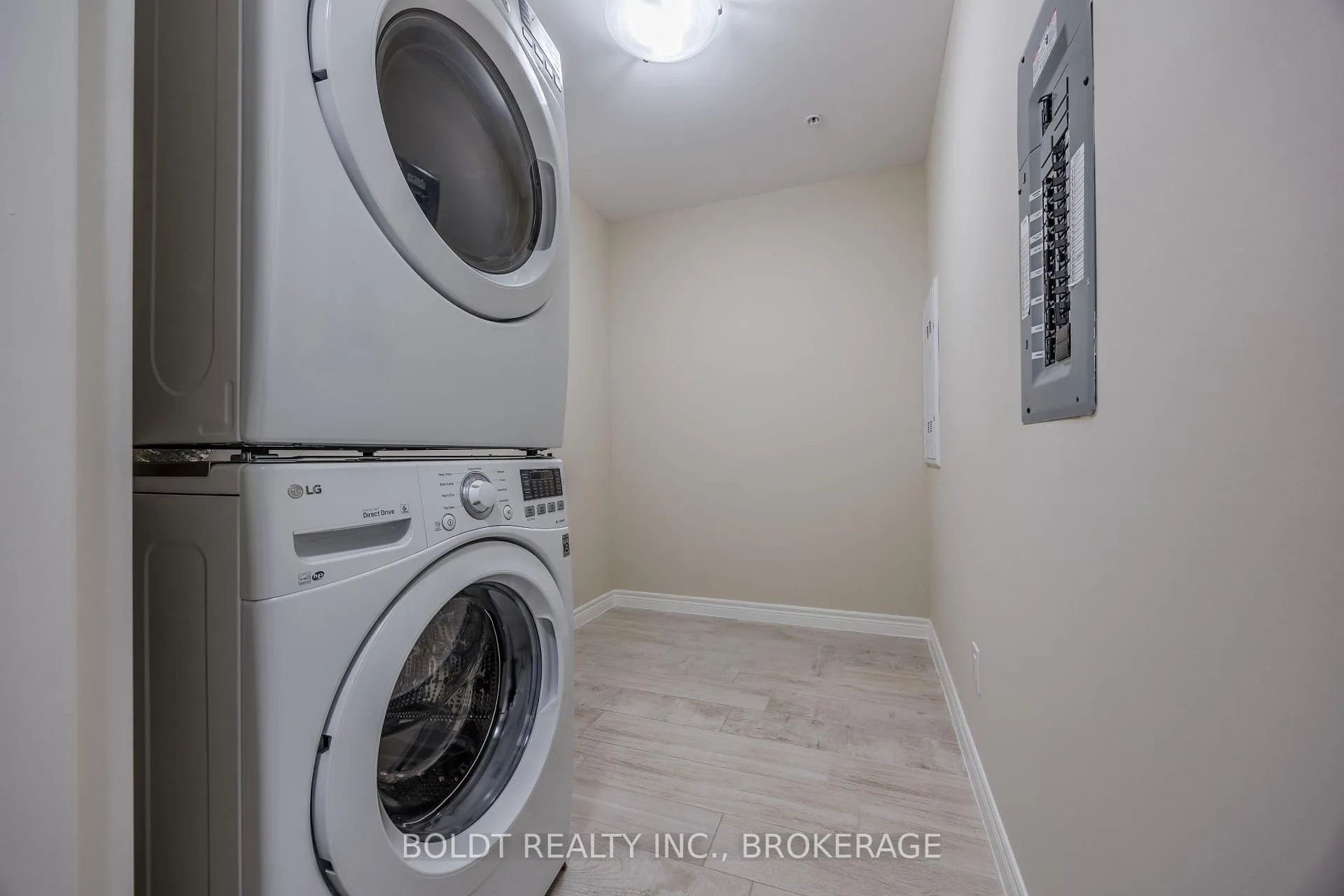 Photo 15 of Unit 407, 5837 Dunn Street, Niagara Falls, Dorchester — HOMEH