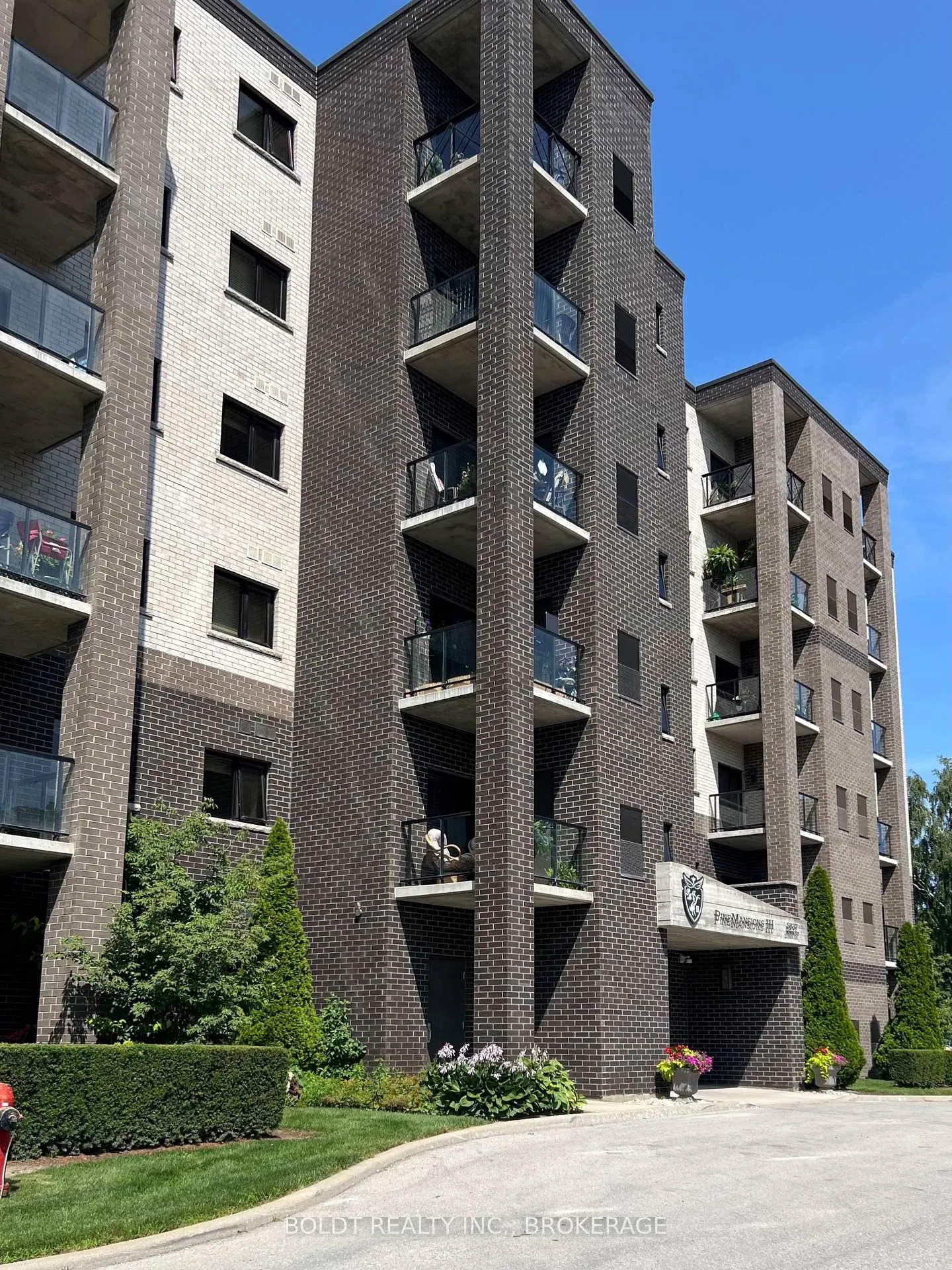 Photo 3 of Unit 407, 5837 Dunn Street, Niagara Falls, Dorchester — HOMEH