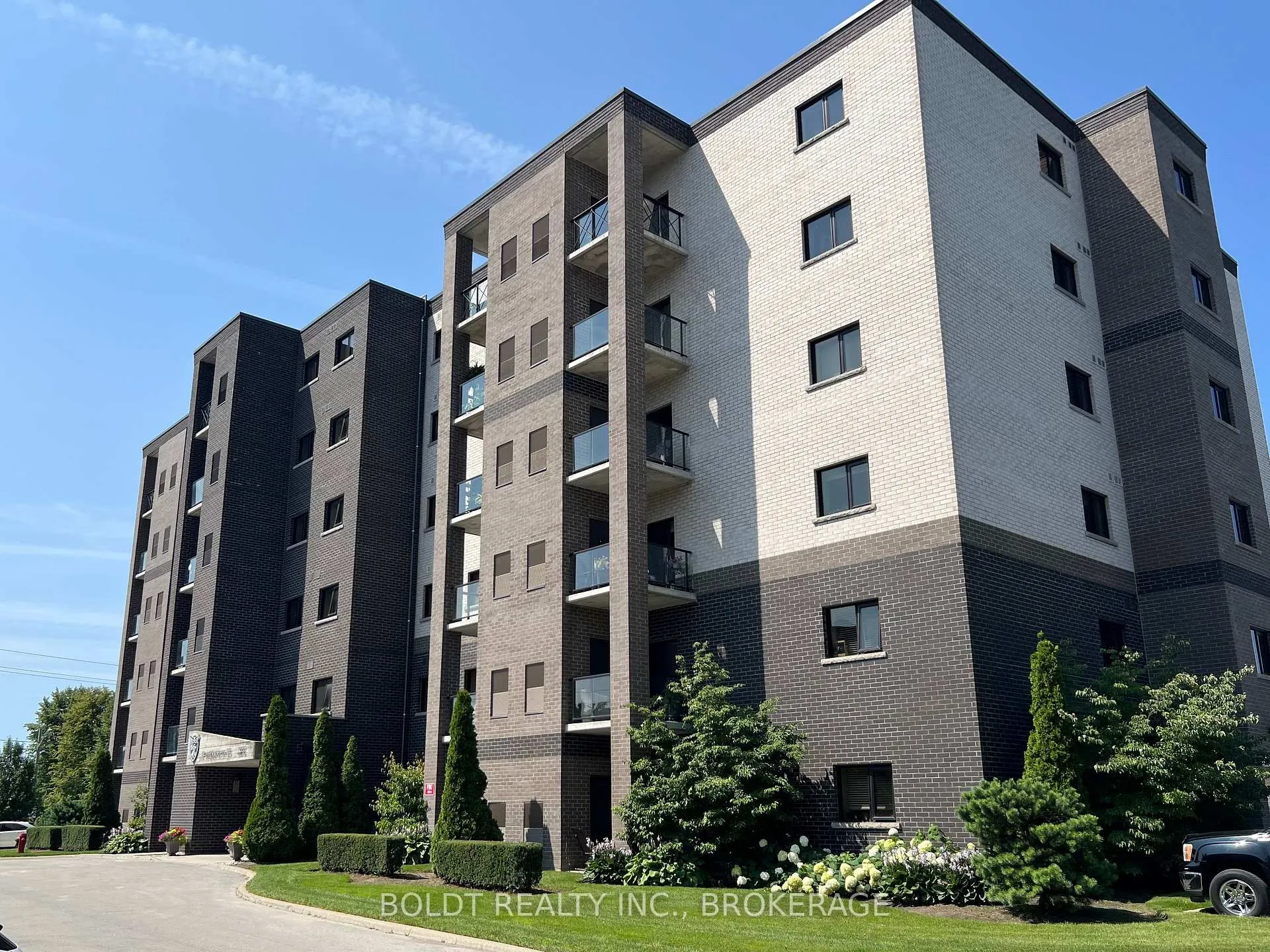 Photo 5 of Unit 407, 5837 Dunn Street, Niagara Falls, Dorchester — HOMEH