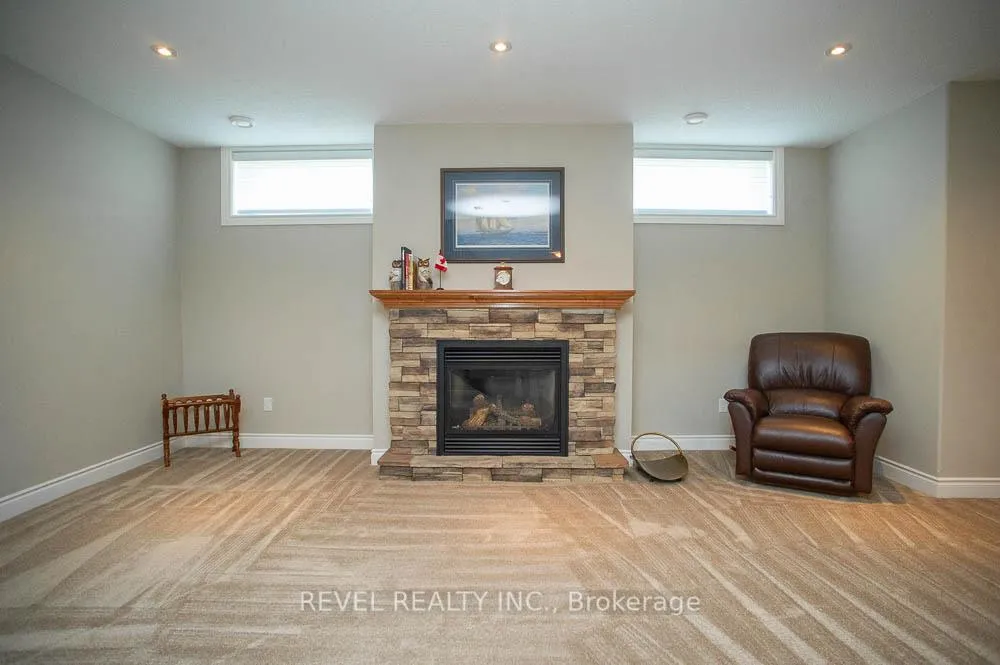 Photo 32 of 29 Westlake Boulevard, Brantford, Empire South — HOMEH