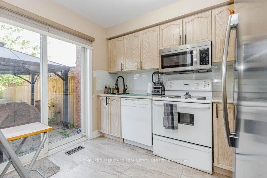 Photo 14 of 50 Culture Crescent, Brampton, Fletcher's Creek Village — HOMEH