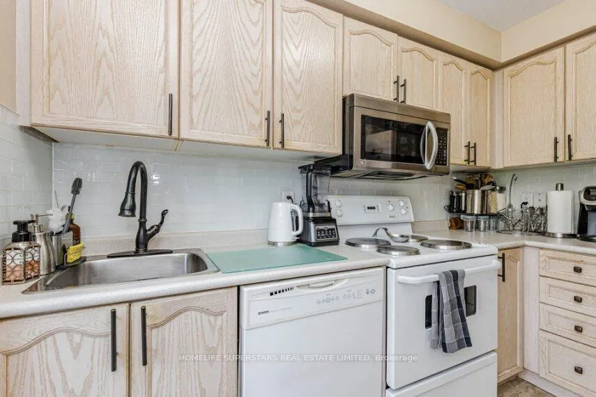Photo 16 of 50 Culture Crescent, Brampton, Fletcher's Creek Village — HOMEH