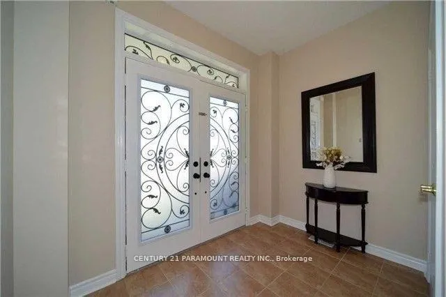 Photo 2 of Unit Upper, 61 Summitgreen Crescent, Brampton, Sandringham-Wellington North — HOMEH