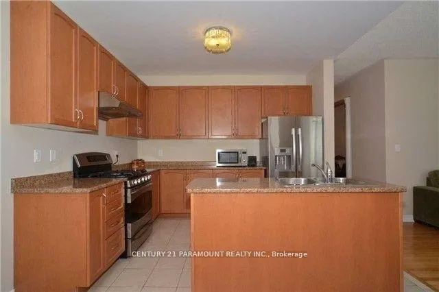 Photo 5 of Unit Upper, 61 Summitgreen Crescent, Brampton, Sandringham-Wellington North — HOMEH