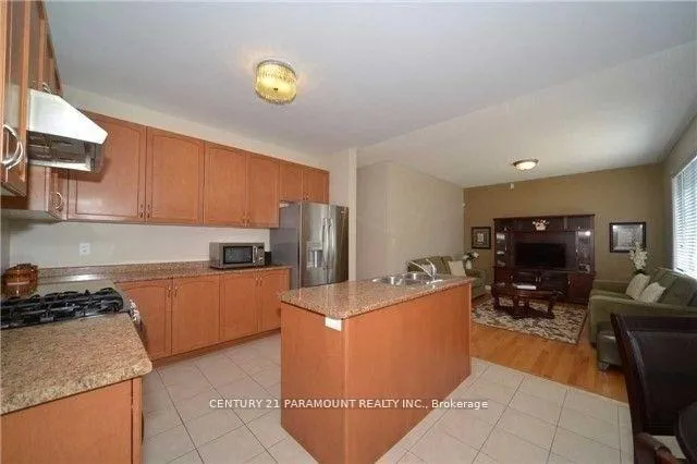 Photo 6 of Unit Upper, 61 Summitgreen Crescent, Brampton, Sandringham-Wellington North — HOMEH