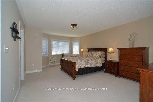 Photo 10 of Unit Upper, 61 Summitgreen Crescent, Brampton, Sandringham-Wellington North — HOMEH