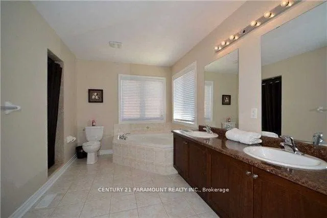 Photo 14 of Unit Upper, 61 Summitgreen Crescent, Brampton, Sandringham-Wellington North — HOMEH