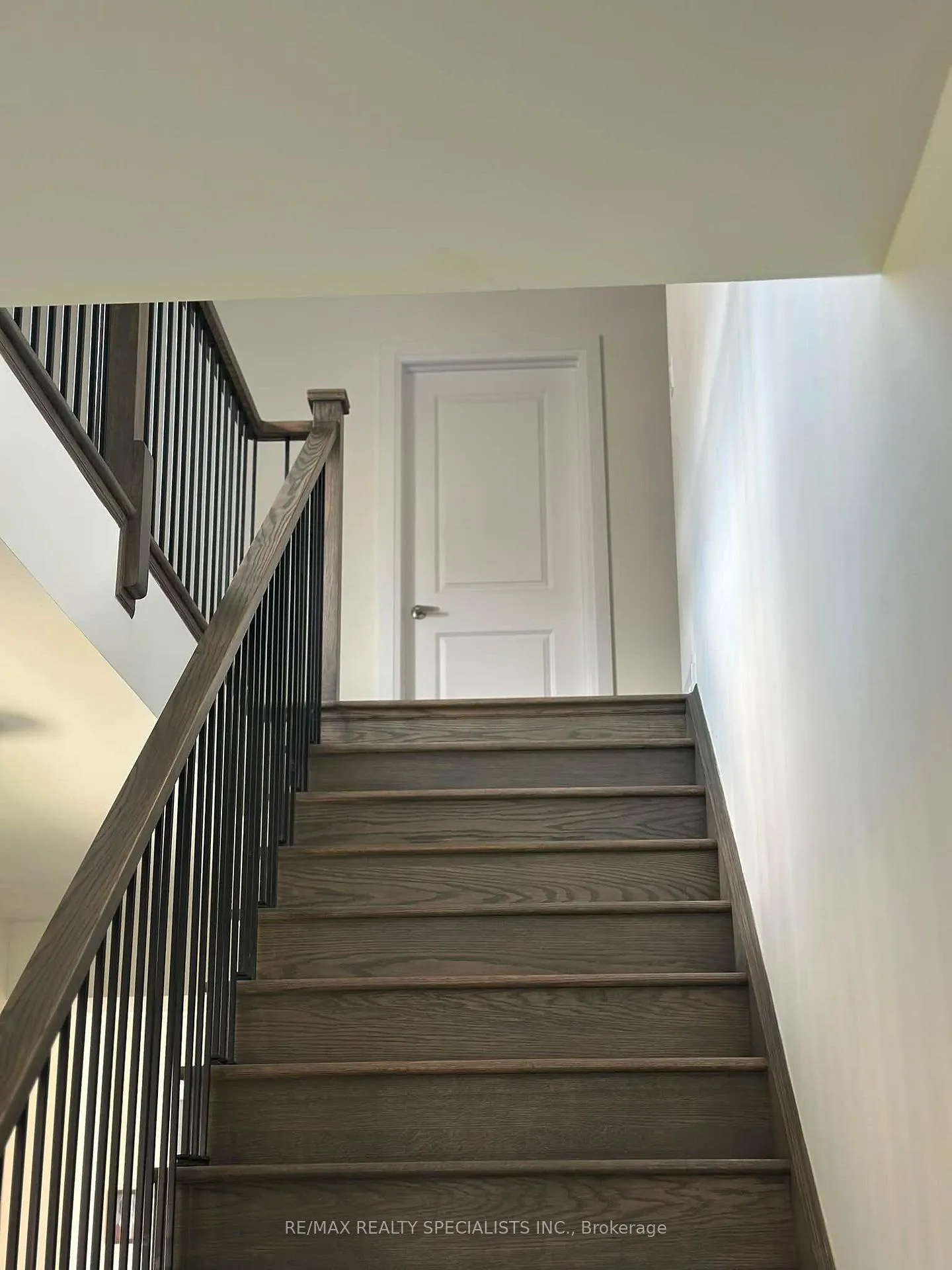 Photo 3 of 2 Oceanic Avenue, Brampton, Northwest Brampton — HOMEH