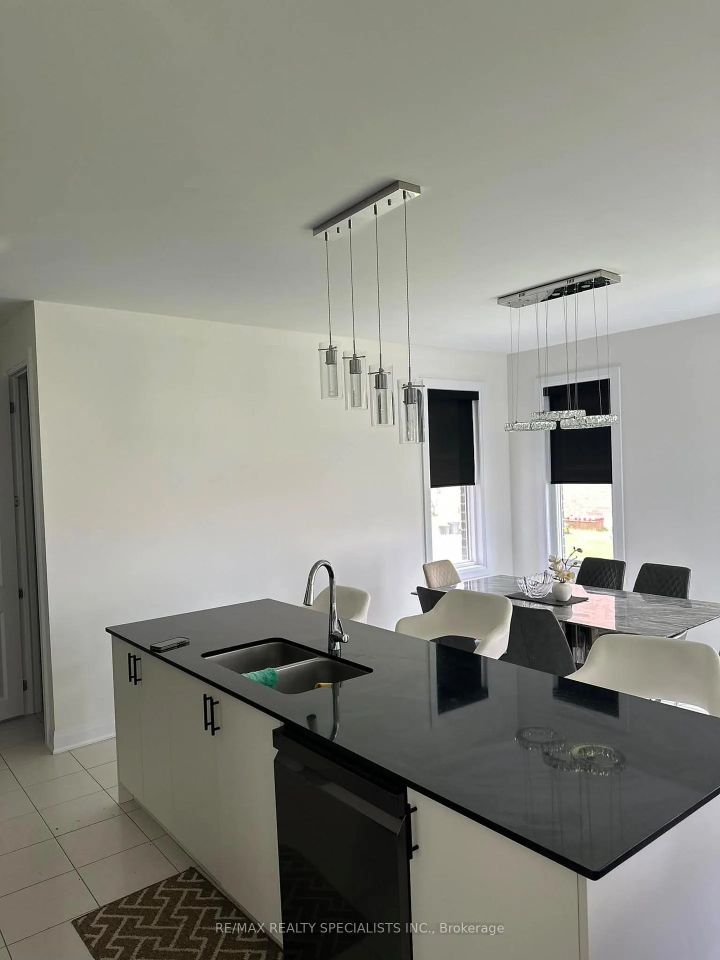 Photo 6 of 2 Oceanic Avenue, Brampton, Northwest Brampton — HOMEH