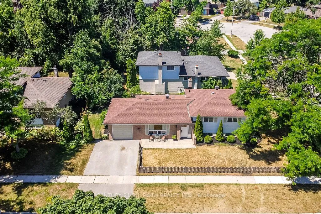 Photo 2 of 32 Lonsdale Place, Barrie, Grove East — HOMEH