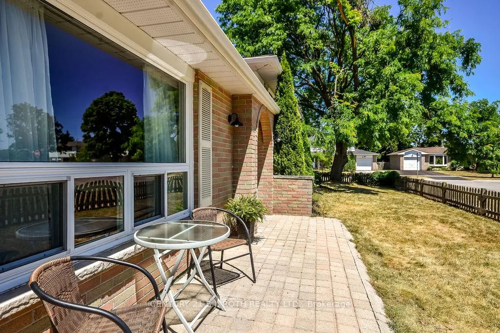 Photo 4 of 32 Lonsdale Place, Barrie, Grove East — HOMEH