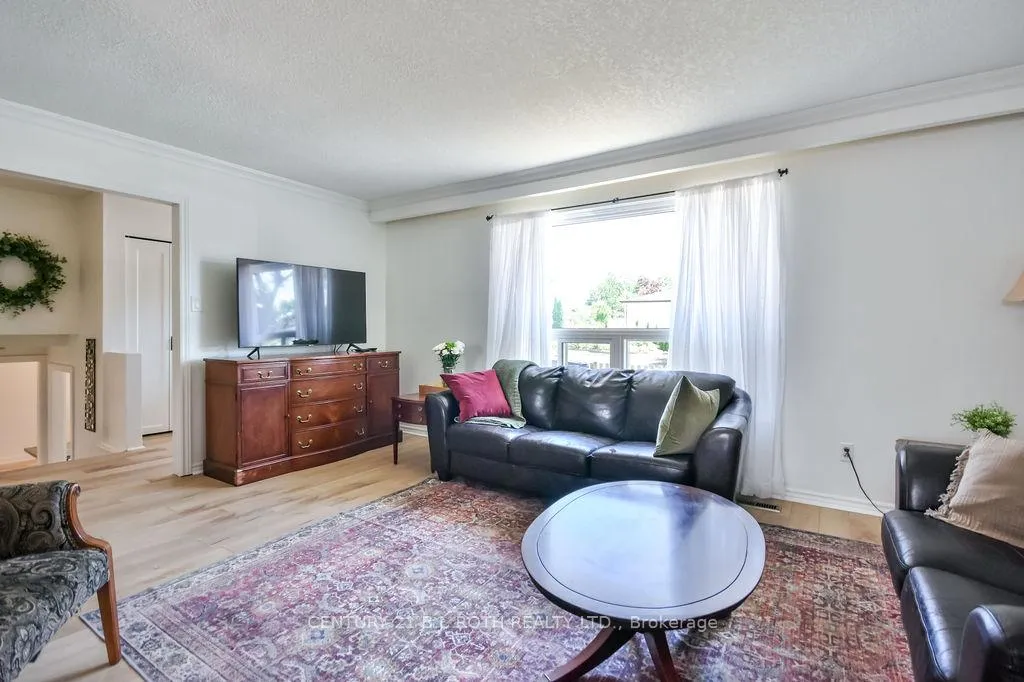 Photo 8 of 32 Lonsdale Place, Barrie, Grove East — HOMEH