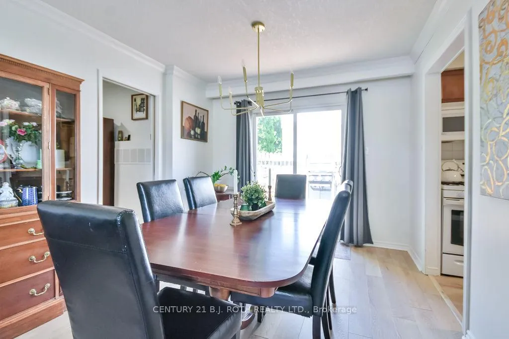 Photo 9 of 32 Lonsdale Place, Barrie, Grove East — HOMEH