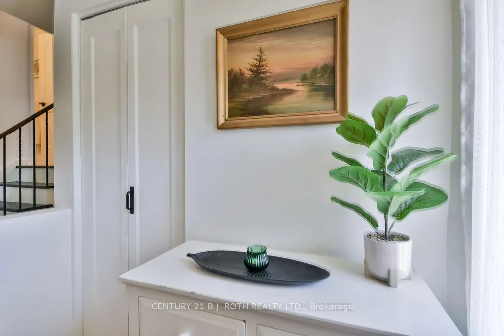 Photo 13 of 32 Lonsdale Place, Barrie, Grove East — HOMEH
