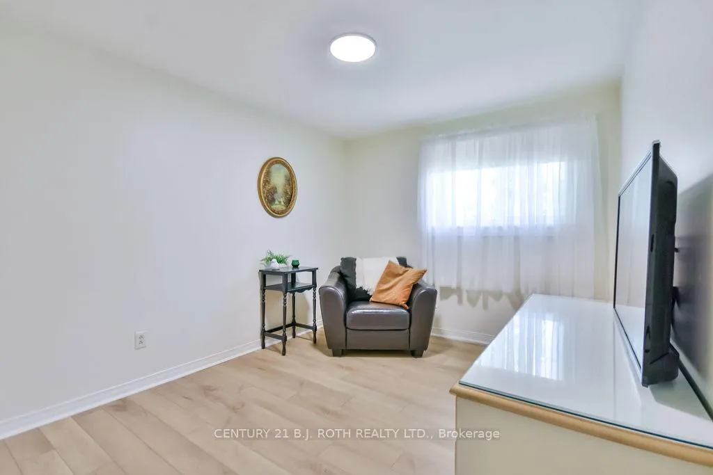 Photo 17 of 32 Lonsdale Place, Barrie, Grove East — HOMEH