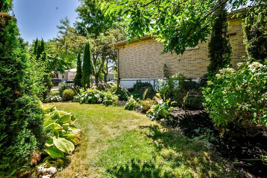 Photo 33 of 32 Lonsdale Place, Barrie, Grove East — HOMEH