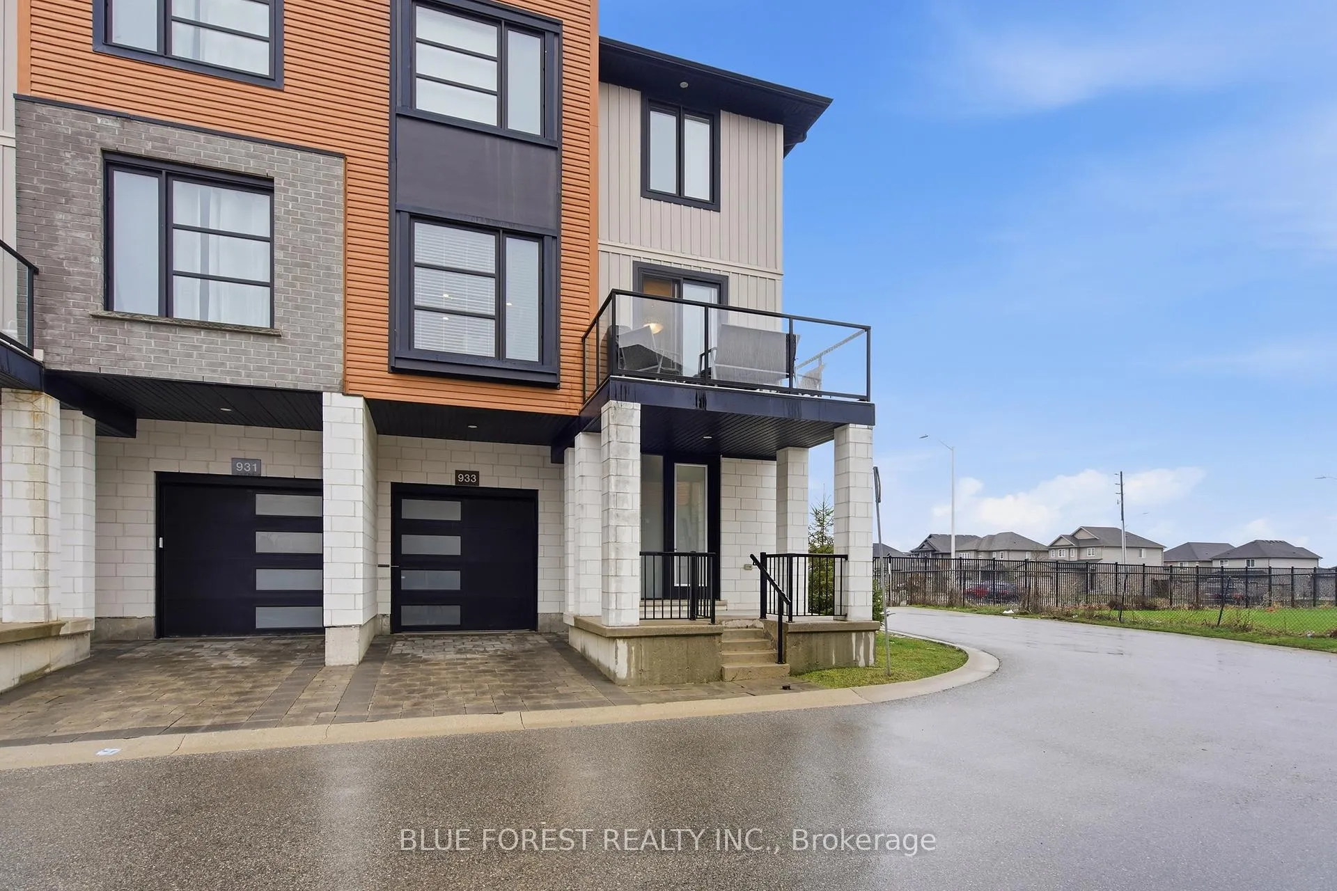 Photo 2 of 933 Sarnia Road, London, North M — HOMEH