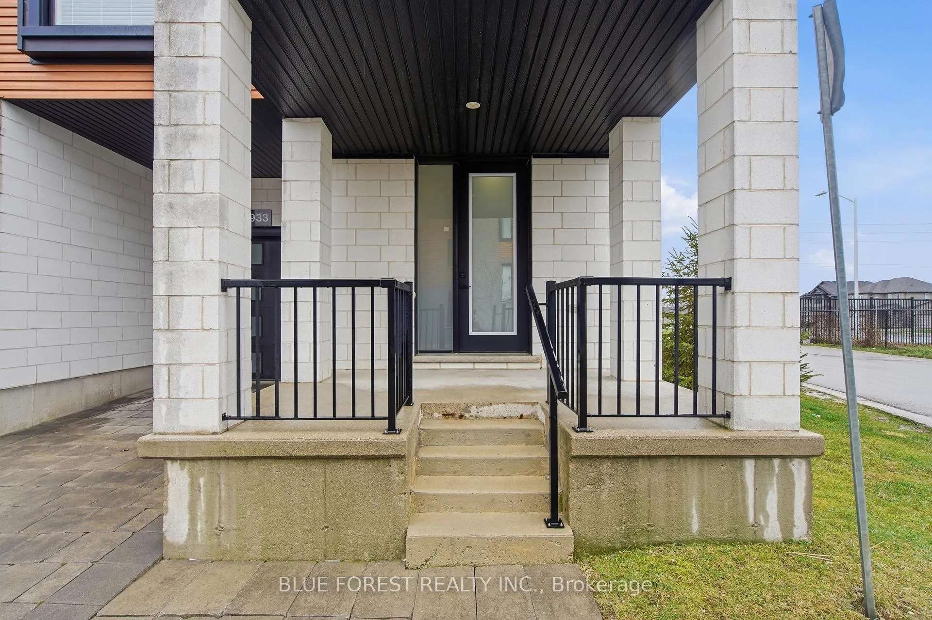 Photo 4 of 933 Sarnia Road, London, North M — HOMEH