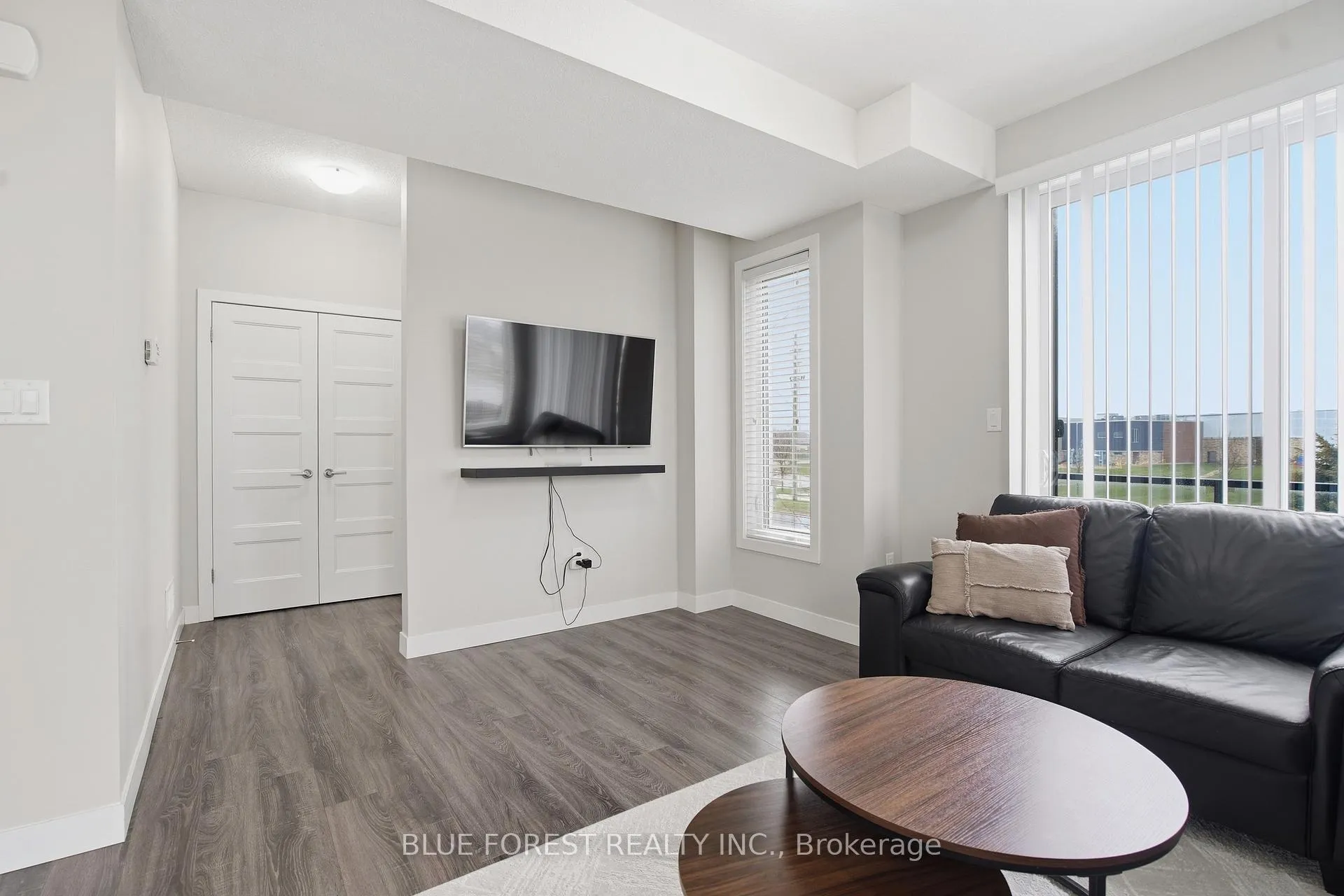 Photo 11 of 933 Sarnia Road, London, North M — HOMEH